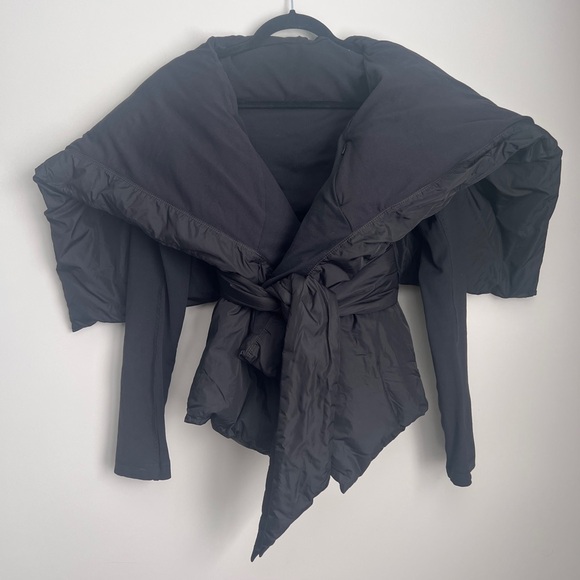 Lululemon Down to the Studio Black Puffer Wrap Jacket - Sz 4 - Picture 3 of 8